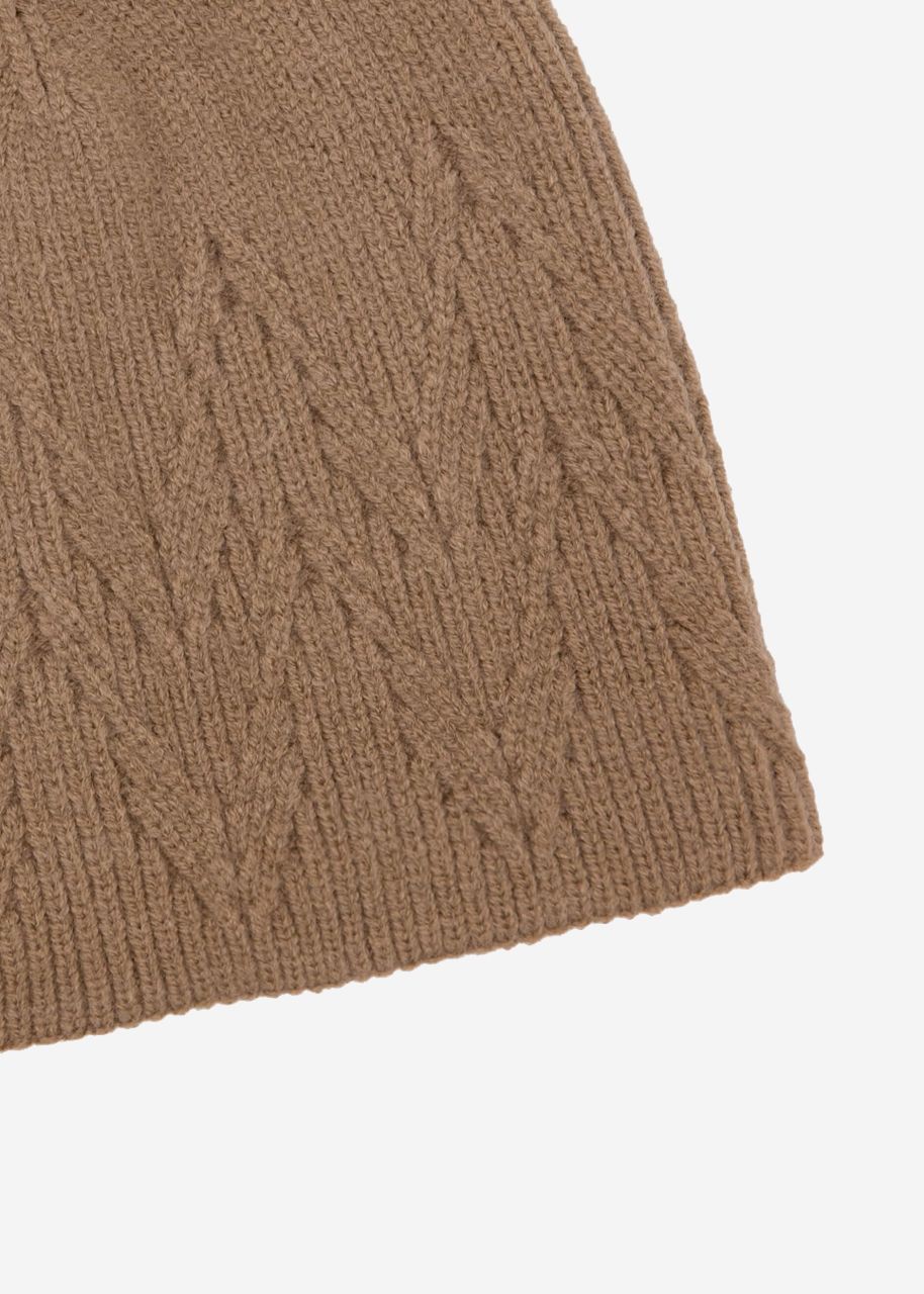 Soft knitted hat - taupe