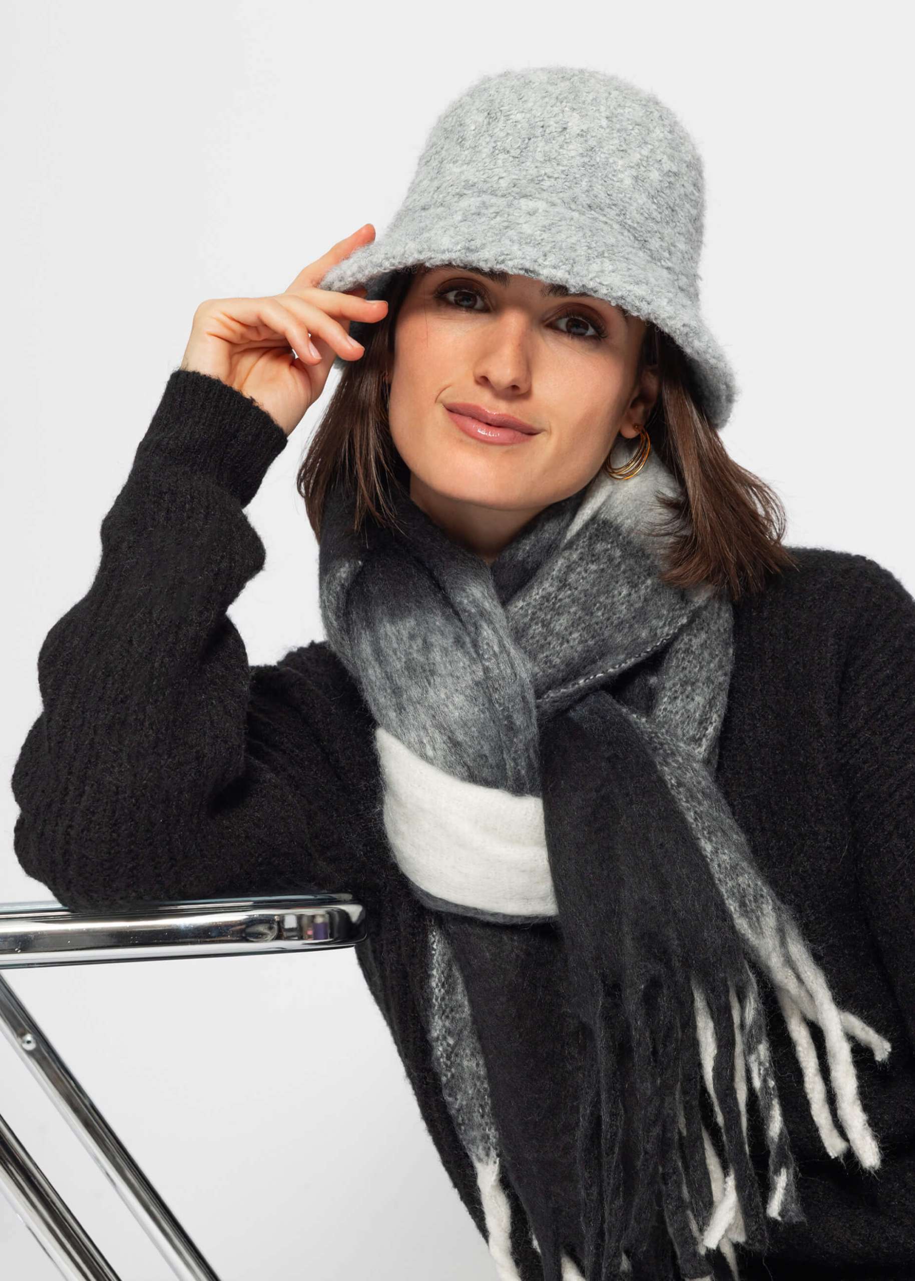 Checked fluffy scarf - black-white-grey