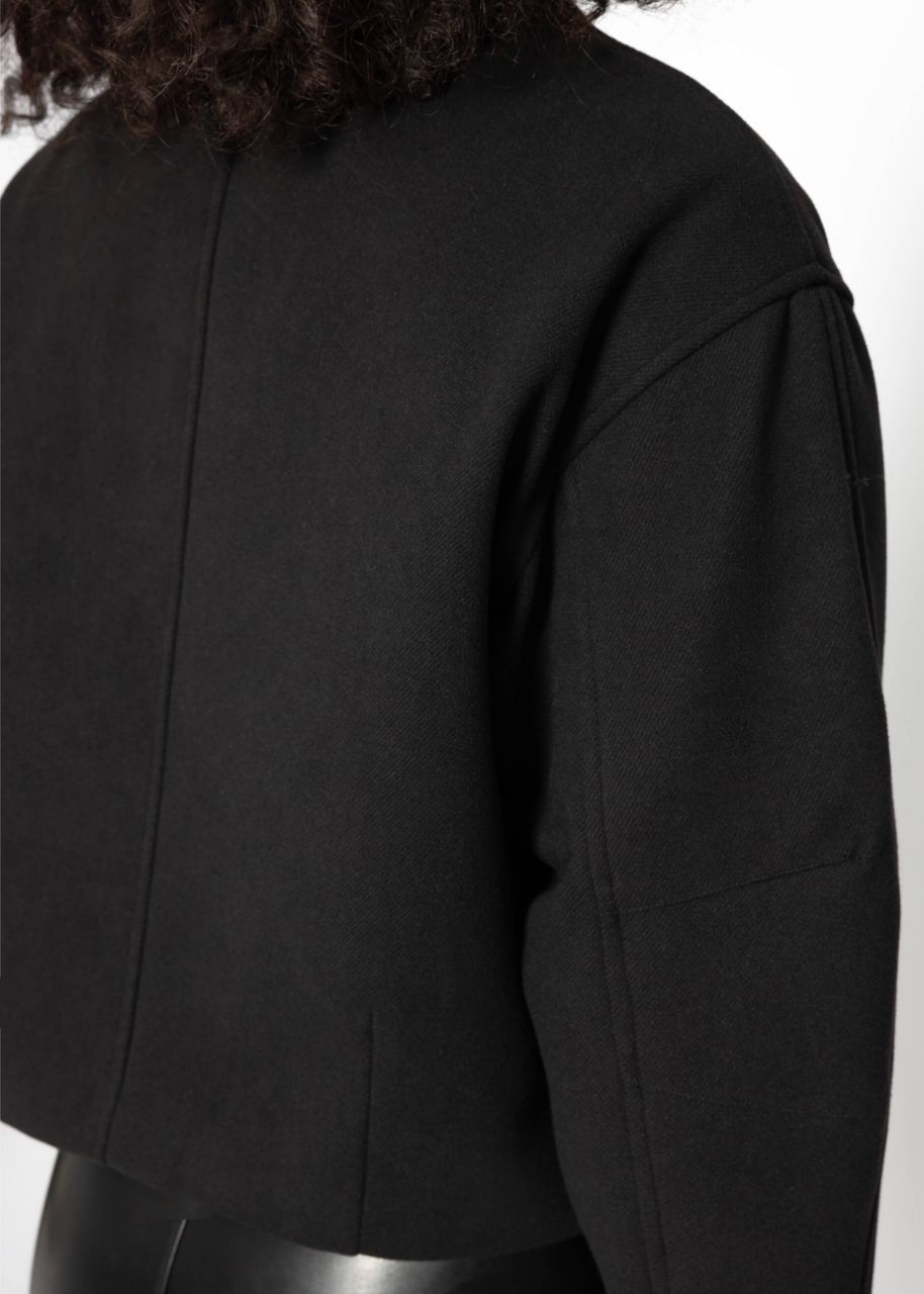 Short jacket with inner lining - black